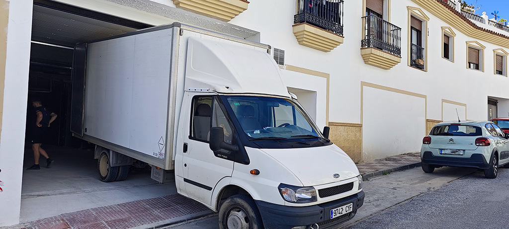 High ceiling storage facility